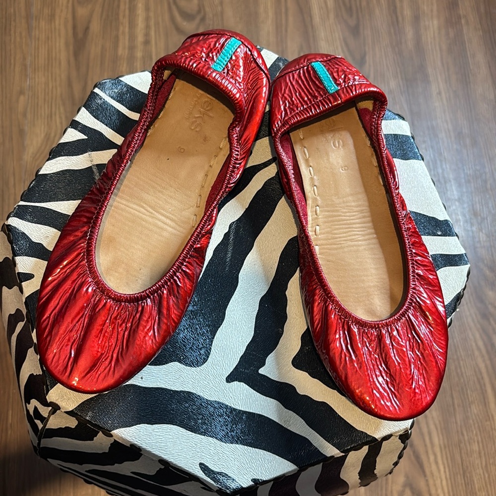 TIEKS Ruby Red Patent Leather Flat Shoes sz 9